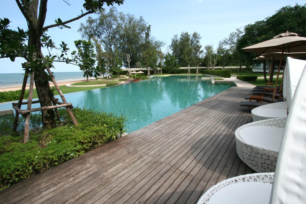 Luxury Beachfront Condo Хуа Хин Экстерьер фото